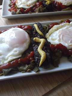 Una foto de Judias verdes con morcilla y huevos fritos