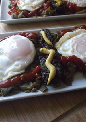Foto principal de Judias verdes con morcilla y huevos fritos