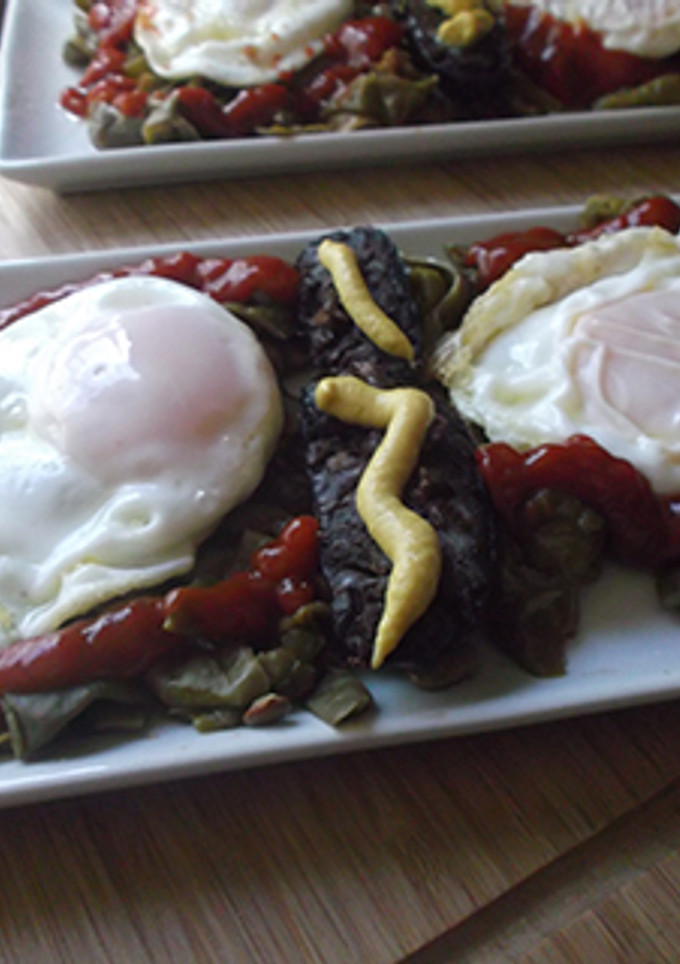 Una foto de Judias verdes con morcilla y huevos fritos