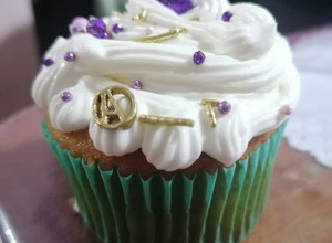 Una foto de Panque/cupcake de plátano relleno de chocolate