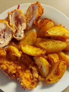Lapkasajtos cordon blue BBQ-s burgonyĂĄval recept fotĂłja