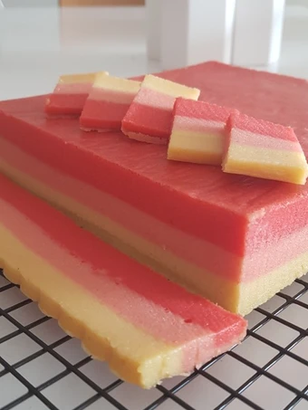 Simple Way Prepare Recipe Pink Cream Cheese Layer Cake that is So Delicious, Appealing}
