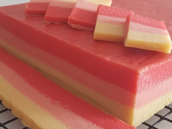Simple Way Prepare Recipe Pink Cream Cheese Layer Cake that is So Delicious, Appealing}