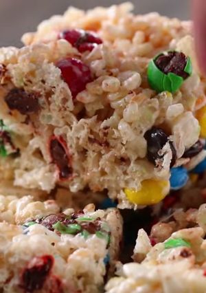 A picture of Chocolate Cereal Treats.