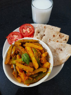 ટીંડોળા બટાકાનું શાક (Tindola Bataka Shak Recipe In Gujarati) રેસીપી મુખ્ય ફોટો
