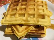 Una foto de waffles con helado