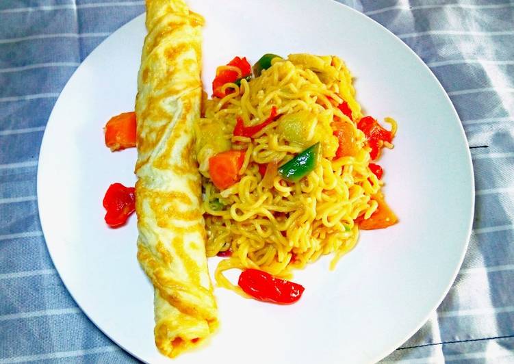 Steps to Make Super Quick Homemade Omellet and Noodles with Banana..