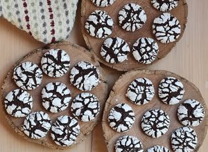 Una foto de Galletas craqueladas de chocolate con aceite y cacao