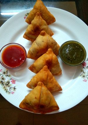 चटपटे समोसे (Chatpate Samose recipe in Hindi) रेसिपी मुख्य फोटो