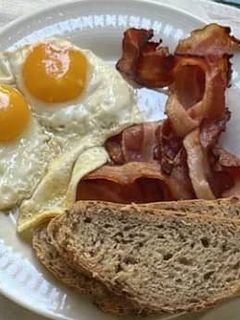 Foto de Ovos Estrelados com Bacon