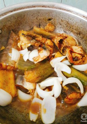 Hình của món Cá lăng kho chuối xanh.