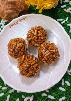 गुड़ मुरमुरा लड्डू रेसिपी मुख्य फोटो