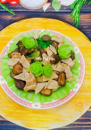 Hình của món Cải thìa sốt nấm đông cô và sườn gà chay.