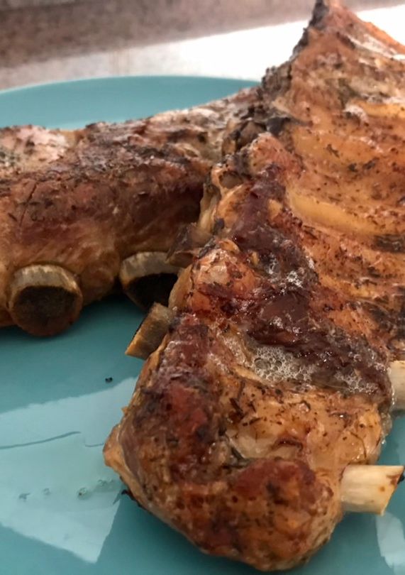 Una foto de Costillar al horno jugoso