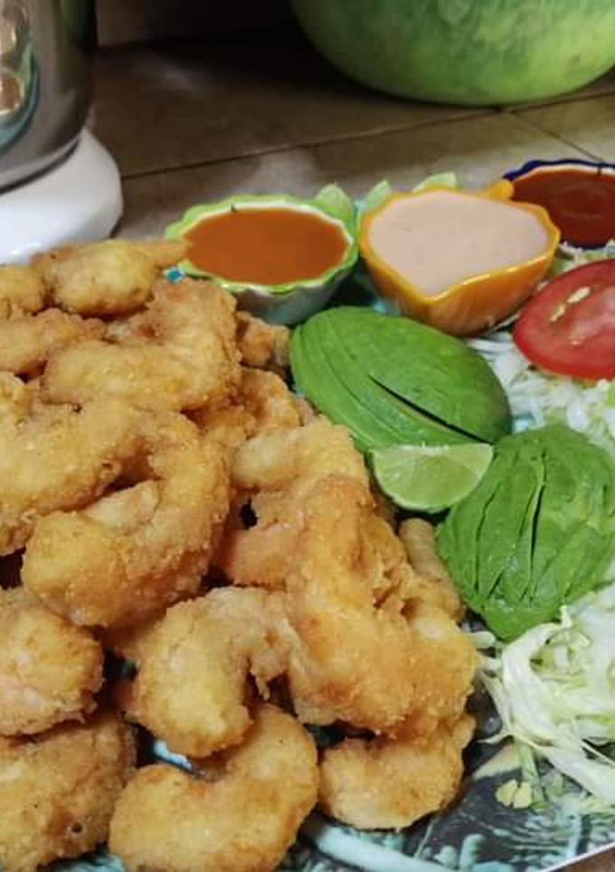 Una foto de Camarones empanizados y receta de aderezo