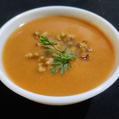 A picture of Ash gourd soup.