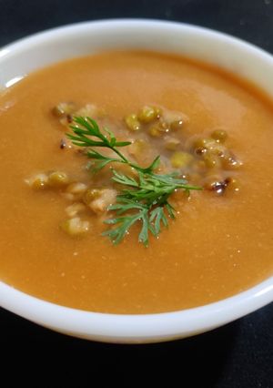 A picture of Ash gourd soup.