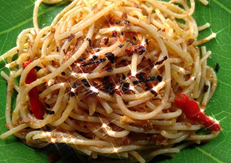 Spaghetti Tuna Aglio e Olio