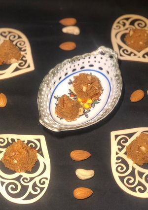 ઘઉં ના લોટ ની સુખડી (Wheat Flour Sukhdi Recipe In Gujarati) રેસીપી મુખ્ય ફોટો