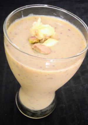 એપલ અંજીર શેક (Apple Anjeer Shake Recipe In Gujarati) રેસીપી મુખ્ય ફોટો