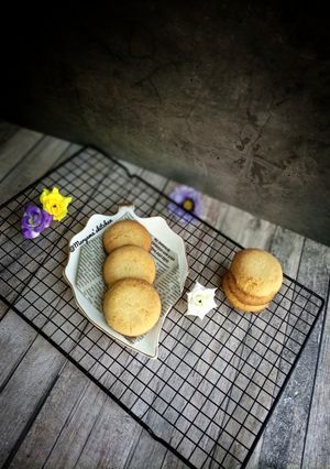 A picture of Gireba cookies.
