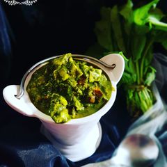 A picture of Palak paneer.