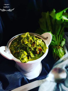 A picture of Palak paneer.