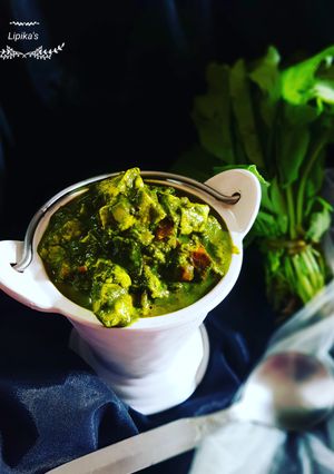 A picture of Palak paneer.
