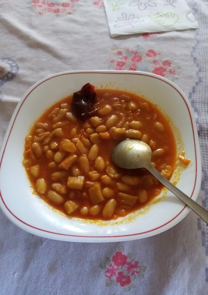 Una foto de Potaje de habichuelas con calamar congelado