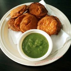 A picture of Luakki ke pakude bottle gourd fritters.