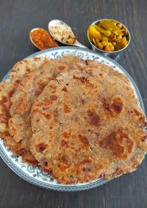 बाजरा मसाला रोटी (bajra masala roti recipe in Hindi) रेसिपी मुख्य फोटो