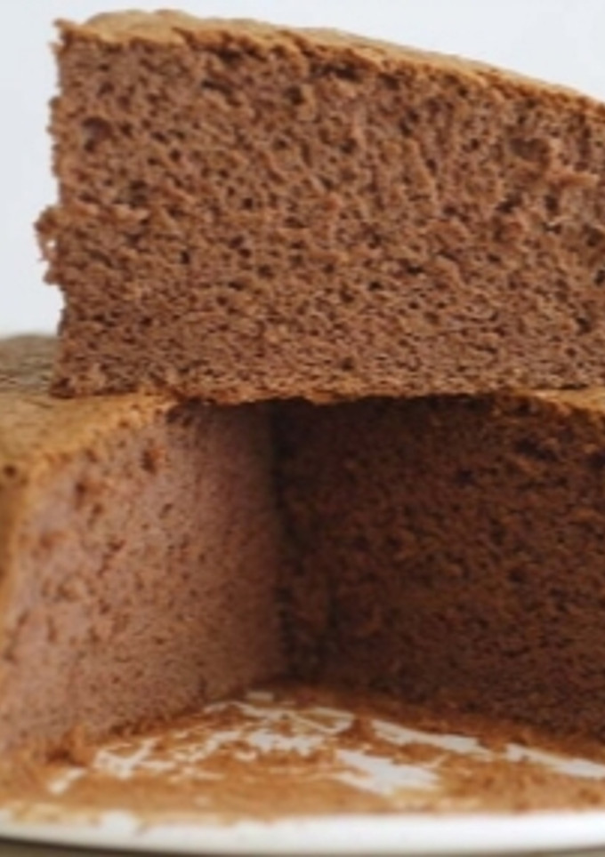 Una foto de Bizcocho esponjoso de chocolate