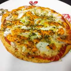 Una foto de Pizza con base de atún