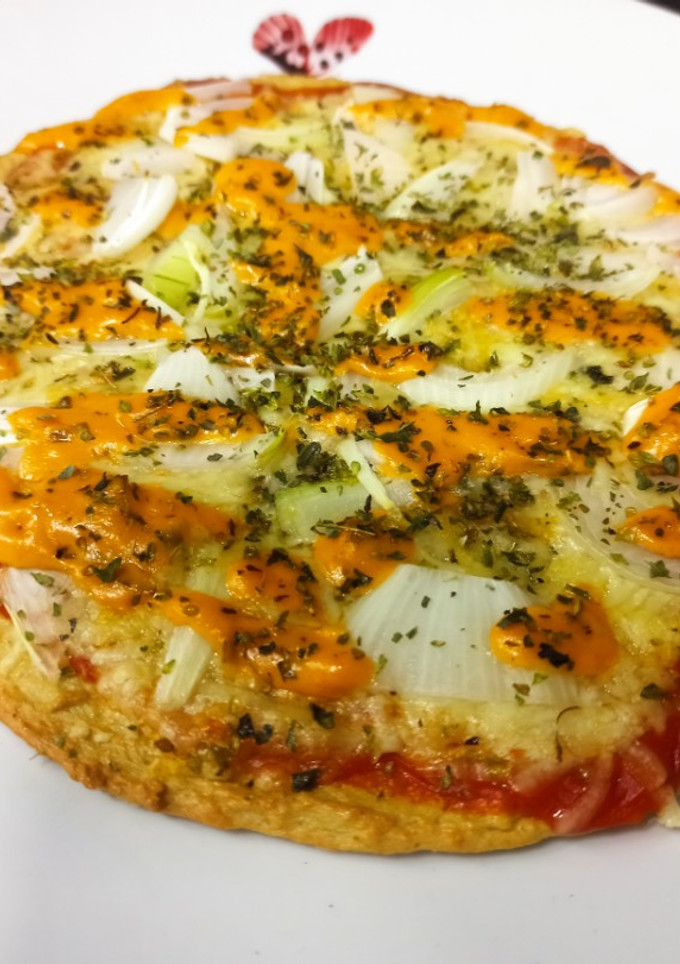 Una foto de Pizza con base de atún