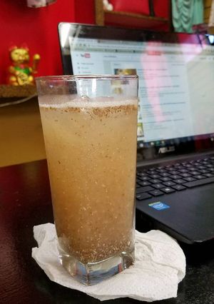 Una foto de Agua de canela limón y chía