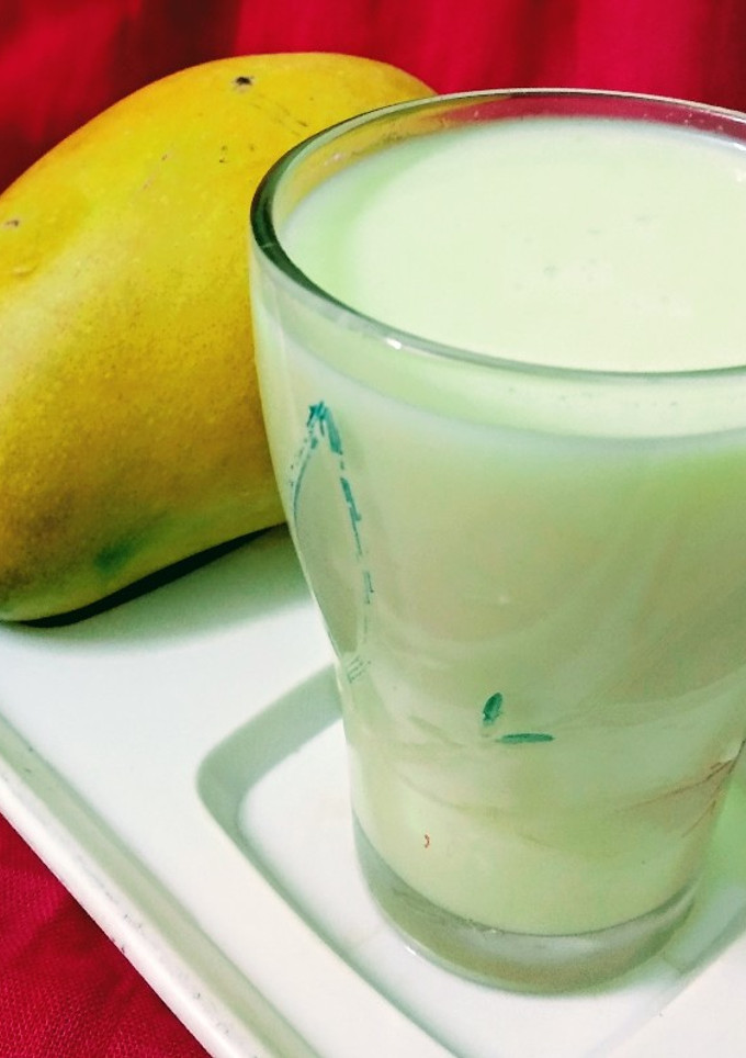 A picture of Mango shake.