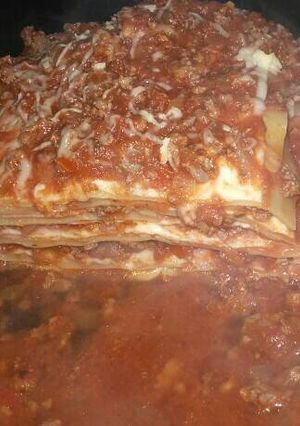 Una foto de Lasaña De Carne Jamón Y Queso
