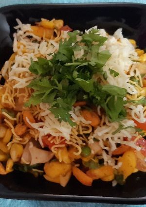 ચટપટી કોર્ન ભેળ (Corn Bhel Recipe in Gujarati) રેસીપી મુખ્ય ફોટો