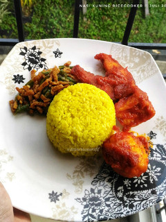 Foto resep Nasi kuning ricecooker