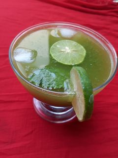 লেবু ও পুদিনা পাতার সরবত (Nimbu o pudinar sharbat recipe in bengali) রেসিপির প্রধান ছবি