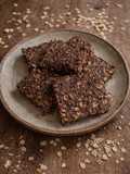 Cuadraditos saludables de avena, banana y cacao