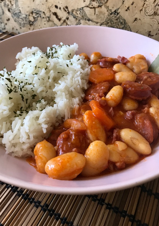 Una foto de Judías blancas con chorizo