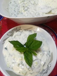 صورة لوصفة لبن بخيار مع الطحينية