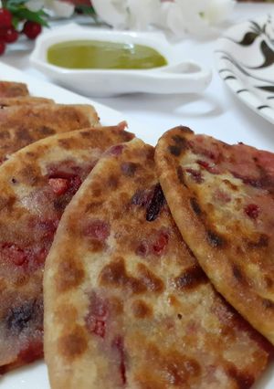 A picture of Oniontomato parantha.