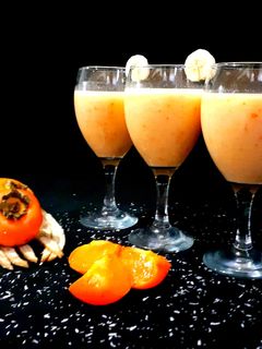 عکسی از دستور میلک شیک موز و خرمالو 😋😍