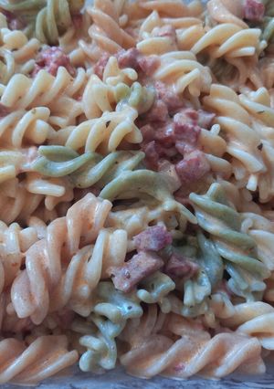 Una foto de 284. Espirales de colores con nata y chorizo