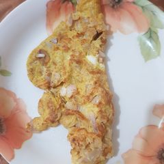 A picture of 3 ingredients Onion Omellet.