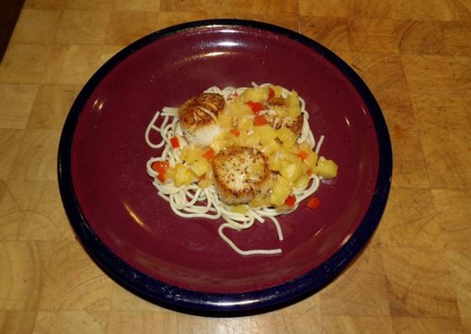 How to Prepare Perfect Seared scallops with pineapple