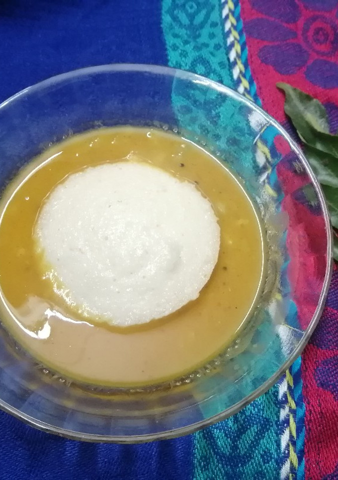A picture of Idli sambhar.