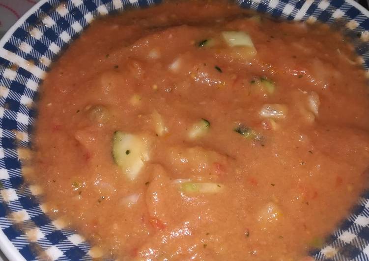 Gazpacho andaluz, (o, sopeao "majao")